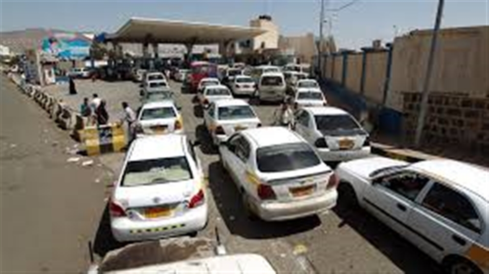 أزمة الوقود تعود إلى صنعاء مجددا والمليشيا تعد بهذا الحل
