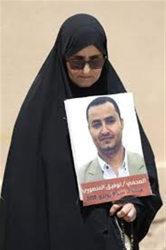 محامي: الصحفي المختطف توفيق المنصوري قد يموت مرضا في سجون الحوثي