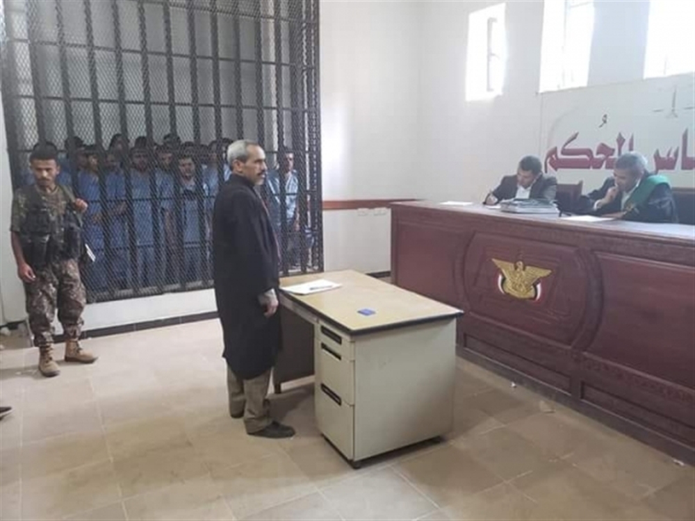 النيابة الحوثية تحقق مع صحفي و60 مختطفا أخرين بتهمة التخابر .. ما هي العقوبة القانونية لهذه التهمة؟