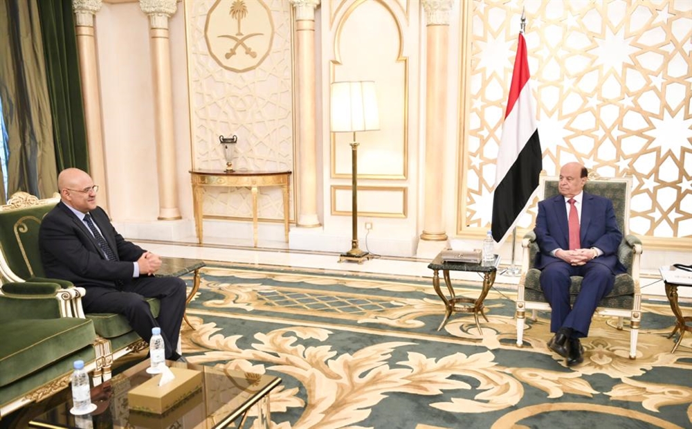 محافظ تعز يلتقي الرئيس هادي والأخير يدعو إلى تجاوز الخلافات والعمل بدون إقصاء أو تهميش لأحد