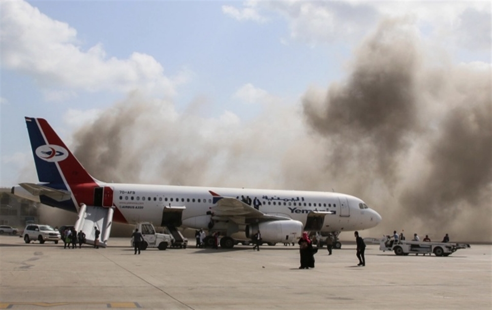 رئيس الوزراء يؤكد أن الهجوم على مطار عدن كان يستهدف الحكومة ويكشف سر نجاتها