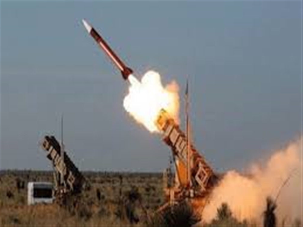 مصادر محلية : مليشيا الحوثي تستهدف مدينة مارب بصاروخ باليستي
