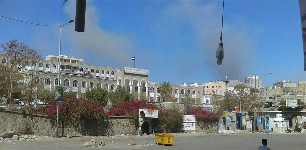 الحوثيون يقصفون مستشفى حكومي في تعز
