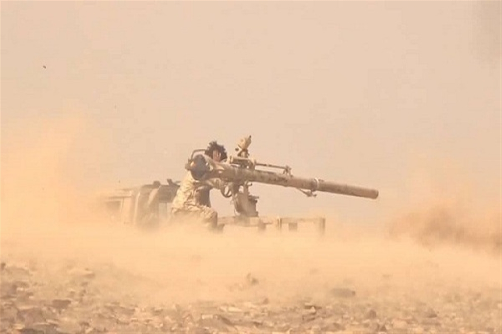 بالتزامن مع معارك غرب المحافظة... الجيش يفتح جبهة جديدة في مأرب ويقطع خطوط إمداد المليشيا