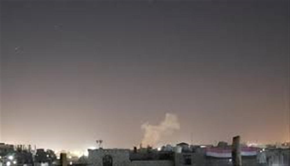 مليشيا الحوثي تقصف حيا سكنيا بمأرب بصاروخ باليستي