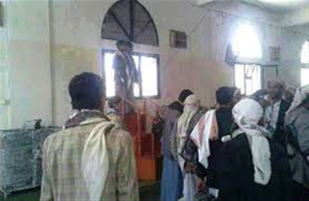الحوثيون يقتحموا مسجدا بصنعاء ويعتقلون عشرات المواطنين