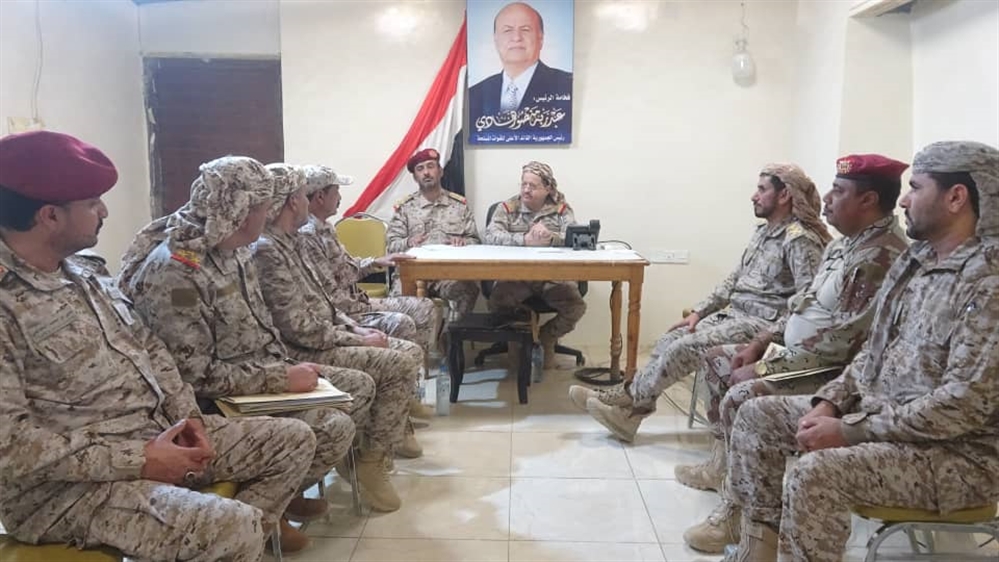 قيادة الجيش تشدّد على "واحدية الجبهة والمعركة ضدّ الحوثيين"