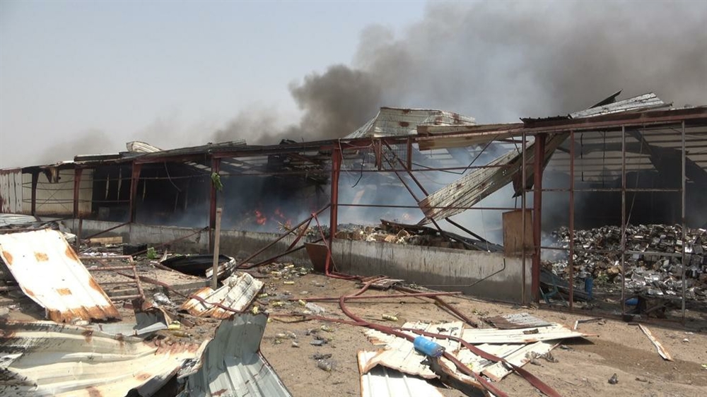الحكومة تخطر مجلس الأمن بخسائر استهداف الحوثيين لميناء المخا