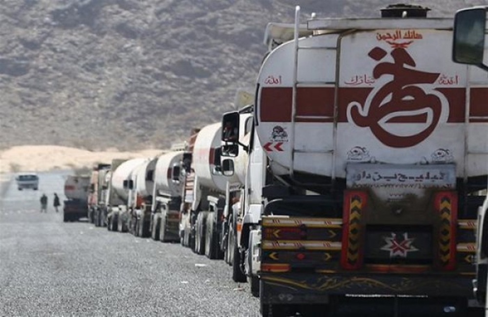 صحيفة: الحوثيون يحتجزون ناقلات الوقود القادمة من مناطق الحكومة لافتعال أزمة جديدة