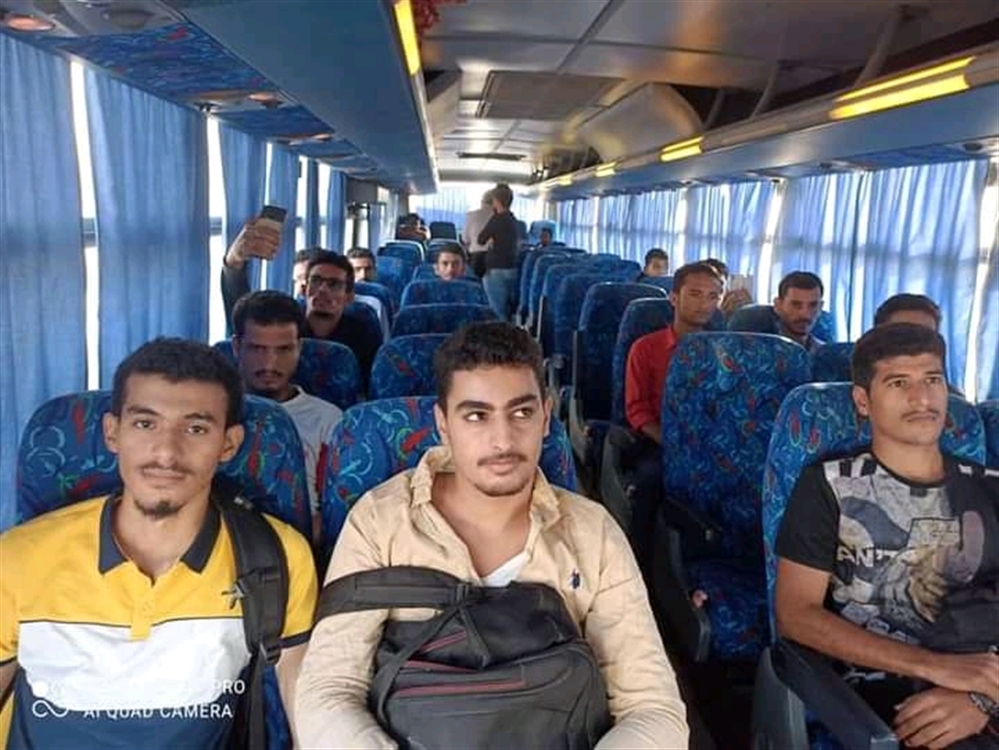 انطلاق أول رحلة لنقل طلبة جامعة عدن مجاناً