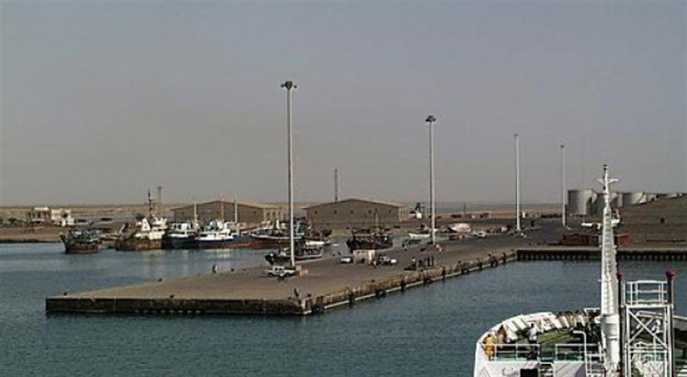 تحقيق يكشف عن إنشاء مطار عسكري في ميناء المخا