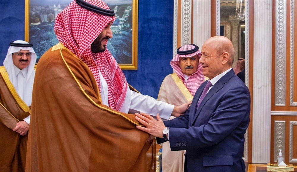 هل انتهت فقاعة "الدعم الخليجي"؟.. الأزمات تضرب البلاد والمجلس الرئاسي يعود إلى السعودية بدلا من عدن.. ما الذي يحدث؟