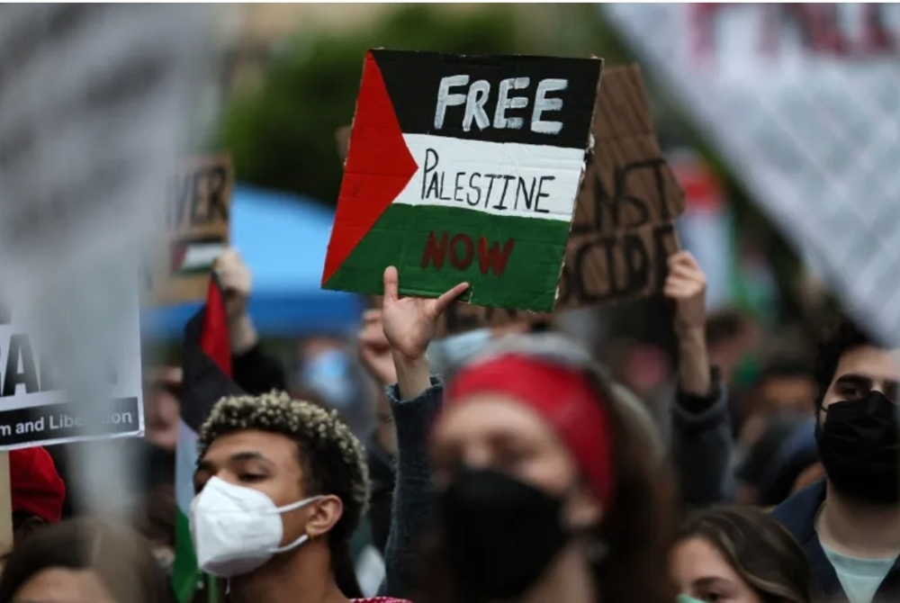نيويورك تايمز : احتجاجات غير مسبوقة ضد إسرائيل بجامعات أميركا وسط حملات اعتقالات واسعة